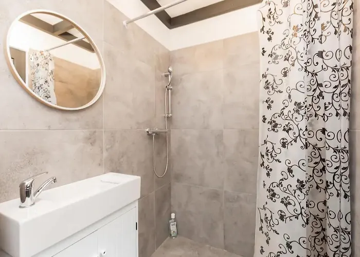Kertesz 22 - 3 Bedrooms And Living With 2 Baths شقة