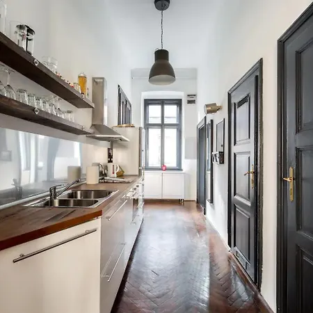 Kertesz 22 - 3 Bedrooms And Living With 2 Baths Budapest